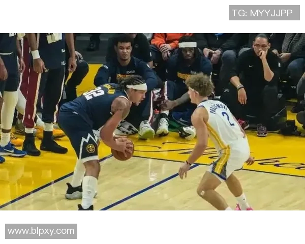 戈登进球助力球队逆转胜利展现出色竞技状态与团队配合精神