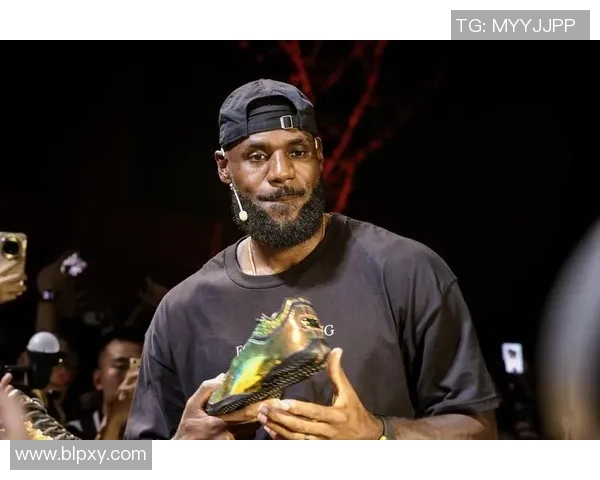 勒布朗-詹姆斯在社交媒体上分享训练日常，激励千万粉丝