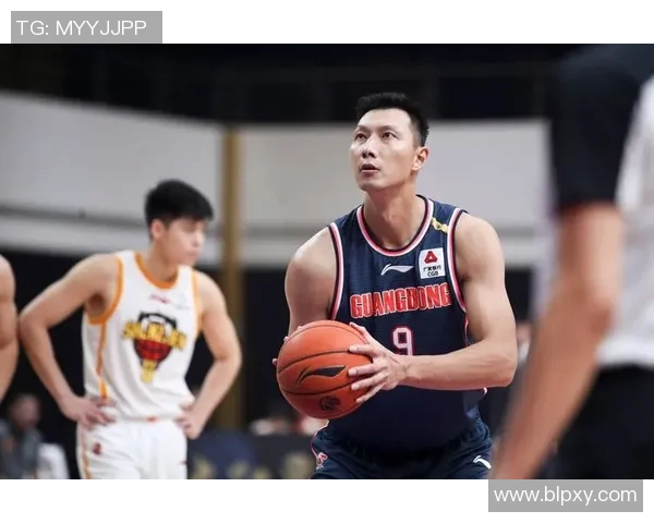 易建联在CBA季后赛中发挥出色,带领广东宏远晋级总决赛 易建联在CBA季后赛中发挥出色,带领广东宏远晋级总决赛